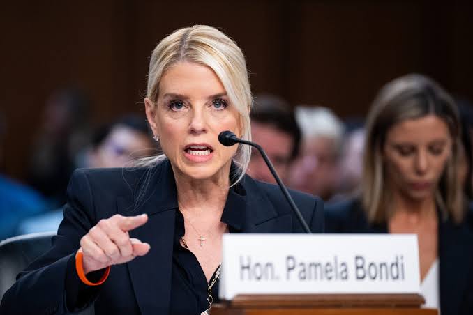 Pamela Bondi cản trở các nghị sĩ Dân chủ tại phiên điều trần giám sát Bộ Tư pháp – Roll Call