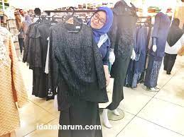 Ada banyak variasi model dengan berbagai kombinasi yang bisa membuat penampilanmu semakin elegan. Shopping Koleksi Baju Raya 2019 Jakel Secara Online G E D I K