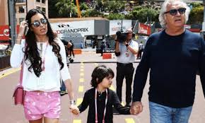 A oggi la showgirl calabrese ha ammesso che viveno a 300 metri di distanza, si vedeno con. Briatore E La Gregoraci Insieme Per Nathan Falco Caffeina Magazine