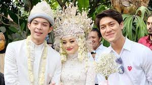 Nonton online di vidio rizky billar aktor yang tengah bersinar ini akan bercerita pertemuan pertamanya dengan lesti di indosiar menjadi lembaran baru yang ia. Klarifiksi Dinda Hauw Soal Rizky Billar Viral Ditinggal Nikah Aslinya Ada Sosok Mantan Tak Disorot Surya Malang