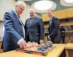 1,019 likes · 10 talking about this. Leonid Kravchuk Uzhe 80 Rokiv Z Ukrayinoyu Uryadovij Kur Yer Gazeta Centralnih Organiv Vladi Ukrayini Onlajn