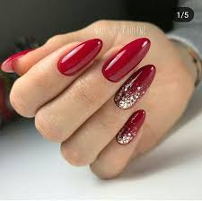 Rote Gelnagel Mit Funkelndem Akzent Nagel Accent Funkelnde Gelnagel Rote Gelnagel Mit Funkelndem Akzent In 2020 Nagel Design Rot Nagel Rot Akzente Nagel