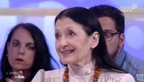 Dopo il ricovero per non meglio precisate peggioramenti delle sue si trova ricoverata in gravi condizioni carla fracci, indimenticata etoile del teatro alla scala di milano. M4whpbdwjmuoam