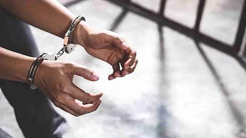 विद्यार्थिनीच्या आत्महत्येप्रकरणी अखेर तरुणावर गुन्हा