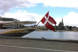 The vertical part of the cross is shifted to the hoist side. Flag Danii Dannebrog Dannebrog Flora Passionis
