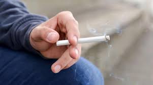 Yaygın olarak çeşitli sigara türlerinin (örneğin, tütün, esrar, elektronik sigara) simgesi olarak ve aynı zamanda sigara içmeyle ilgili mecazi duyguları simgelemek için kullanılır. Ingiltere De Korona Sebebiyle Sigara Icenlerin Sayisi Artiyor Sarkul Avsat