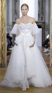 Brautkleider bei uns zu verkaufen ist derzeit günstiger als bei alternativen wie ebay, marryjim oder dawanda. Flying Heart Dress Bridalcouture Bridaldress Weddinggown Weddingdress Wedding Bride Modernbride Brau Kaviar Gauche Brautkleid Brautkleid Designer Braut