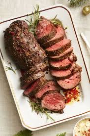 It's such an easy way to cook up tenderloin for a simple, yet elegant holiday meal. This Well Dressed Roasted Beef Is The Perfect Centerpiece For A Holiday Gathering Heat Oven To 425 F Using Meat Mallet Or Bottom Of Heavy P Eda Kulinariya Myaso