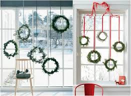 Bodentiefe Fenster Weihnachtlich Dekorieren Hangende Kranze Weihnachtlich Dekorieren Weihnachtlich Dekorierte Fenster Weihnachtsdeko Fenster