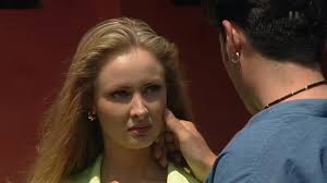 Al salir de la casa de Artemio, Bárbara descubre que Aurora no está, así  que intenta que le diga en dónde escondió a su hija, pero Franco interfiere  🤯👀 #MañanaEsParaSiempre, lunes a