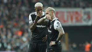 Kariyer sayfasında ricardo quaresma isimli futbolcunun sezon bazında takımının yer almış olduğu turnuvalardaki maç, gol, asist, sarı kart, kırmızı kart, oyuna girme, oyundan alınma, ilk onbirde. Besiktas Ta Kazan Kayniyor Quaresma Ve Talisca