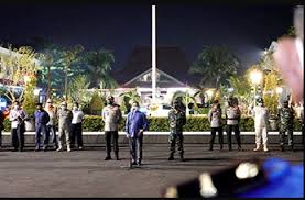 Jun 28, 2021 · mengutip detik.com, senin (28/6/2021), nasi pindang dengan kuah kecokelatan inilah yang jadi ciri khas pindang kudus selain pada olahan daging kerbau, pemilihan daging kerbau dikarenakan daging sapi susah ditemui di kudus karena warga setempat umumnya tidak mengkonsumsi daging sapi pada masa lampau. Jangan Asal Masuk Kabupaten Pati Operasi Yustisi Di Mana Mana