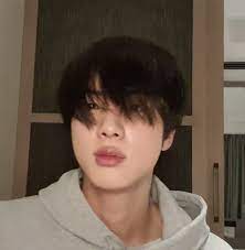 Thanks jin, you have help me a lot with my eating problems, when is hard for me i come here and eat with you, i went from eating nothing, to eating one meal . Vlive Eat Jin 191123 Jin Seokjin Seokjin Bts