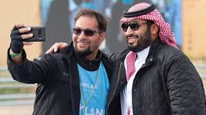 ويجري ولي العهد السعودي الأمير محمد بن سلمان مقابلة تلفزيونية مساء الثلاثاء، تبثه عددًا من الفضائيات السعودية والعربية، بمناسبة مرور 5 سنوات على إطلاق رؤية السعودية 2030. Ø¬Ø§ÙƒÙŠØª Ù…Ø­Ù…Ø¯ Ø¨Ù† Ø³Ù„Ù…Ø§Ù† ÙŠØªØµØ¯Ø± Ù‚Ø§Ø¦Ù…Ø© Ø§Ù„Ø£ÙƒØ«Ø± ØªØ¯Ø§ÙˆÙ„Ø§ Ø¹Ù„Ù‰ Ø§Ù„ØªÙˆÙŠØªØ± ÙˆØ§Ù„Ø£Ù†ØªØ±Ù†Øª Ù‡Ø§Ø±Ø¨Ø±Ø² Ø¨Ø§Ø²Ø§Ø±