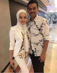 Sekejap sahaja umur anak pertama pasangan zain saidin dan rozita che wan iaitu aaisyah dhia rana sudah memasuki us. Foto Foto Mengejutkan Isteri Lan Pet Pet Yang Jelita Bak Anak Dara Iluminasi