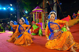 That is why you don't have to be hindi to join in the deepavali celebrations. Celebrating The Deepavali Festival In Malaysia Adventurous Pursuits