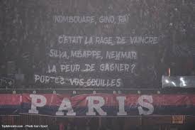 Ça n'arrive qu'au psg (2/9). Psg Les Supporters Ont Critique Les Joueurs Avec Une Banderole