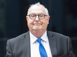 Surrey police to hold review after trial of Jonathan King collapses