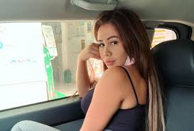 En un video anterior, calderón grabó a su mamá mientras le preguntaba, al parecer ebria todavía, el motivo por el que había sacado a la calle a sus amigos. Yina Calderon Quien Es Vieron A Su Ex Con Otra Mujer Tras Acabar Relacion Alerta Bogota