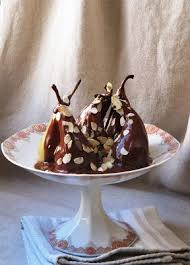 Tous Les Desserts Au Chocolat Ne Sont Pas Forcement Hyper Riches Pour Preuve Ces Poires Pochees Nappees D Une Sauce Le Poire Au Chocolat Dessert Alimentation