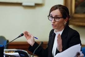 Mónica García acusa al Comité de Huelga de deslealtad y los sindicatos  médicos exigen ya su cabeza: "Pedimos soluciones para que el sistema  sanitario público siga adelante" | Salud