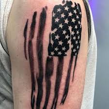 Black Ink American Flag Tattoo On Shoulder Cool Black American Flag Shoulder Tattoo Best American Fla Cool Black American Flag Shoulder T Tattoos For Guys Mens Shoulder Tattoo American Flag Tattoo