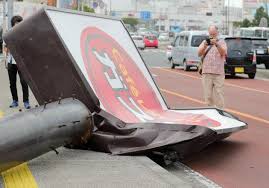 沖縄地方への接近数 台風の中心が沖縄県のいずれかの気象官署等から300km以内に入った場合を「 沖縄地方に接近した台風 」としています。 （注）接近は2か月にまたがる場合があり、各月の接近数の合計と年間の接近数とは必ずしも一致しません。 å°é¢¨24å· ç·šè·¯ã«å€'æœ¨ é£²é£Ÿåº—ã®çœ‹æ¿ãŒå€'å£Š è¨˜éŒ²çš„ãªæš´é¢¨ãŒæ®‹ã—ãŸçˆªç—• å†™çœŸ ãƒãƒ•ãƒã‚¹ãƒˆ