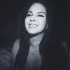 Lana Del Rey “tuy hai mà một” trong album mới