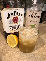 Acceptable low carb cocktails:the distilling process removes almost all of the sugar from the original mix. Made A Low Carb Version Of My Favorite Classic Whiskey Sour 3g Net Carbs Ketodrunk