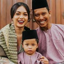 Memberi nama bisnis seperti halnya membangun fondasi pada bangunan. Pilih Nama Melayu Klasik Nad Zainal Namakan Puteri Sulung Budi Kalsom