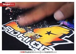 Gunakan air hangat dan sabun; Tutorial Menghapus Tinta Sablon Kaos Dtg Pakai Cairan Spra Flickr