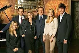 The poetry and commitment in his songs, as well as the melody of his compositions (inspired by lucio battisti, as de gregori once stated), make him one of the best artists on the italian musical landscape. I Figli Di Silvio Berlusconi Nomi Eta E Tutto Quel Che C E Da Sapere