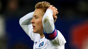 Lewis harry holtby (born 18 september 1990) is a german professional footballer who plays as a midfielder for efl championship side blackburn rovers. Hsv Lewis Holtby Bereut Seine Spielverweigerung Bei Union Berlin Stern De