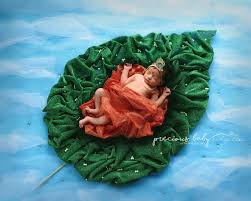 Indian Newborn Baby Boy Floating On Leaf In Water With Crown And Pearls Baby Imaginart Baby Boy Photography Baby Photoshoot Girl Baby Boy Newborn Photography