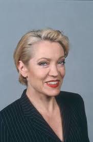 Lisa Riecken 04 92 te Schauspiel TV Fernsehen Frau blond Locken leger  Lederjacke Tuch hoch Portrait