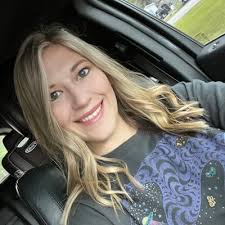 Heather Mullins (@HeatherMullins9)