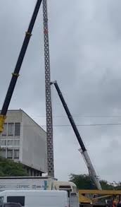 У херсоні встановлюють оригінальний флагшток. Jmt86r8414abpm