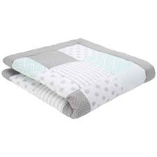 Diy patchwork krabbeldecke mit erlebnisfeldern nahen herzelei de. Premium Baby Krabbeldecke Extra Weich Gepolstert Oeko Tex Frei Von Schadstoffen 100 Bio Baumwolle Hochwertige Verarbeitung Von Emma Noah Patchwork Mint 120x120 Cm Amazon De Baby