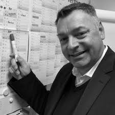 Heute möchten wir euch im Rahmen eines Kurzinterviews einen wichtigen  Ansprechpartner rund um das Thema Ausbildung vorstellen, unseren  Personalchef Herrn Frank Lindner. ☺️ Herr Lindner, was gefällt Ihnen an  Ihrem Job am