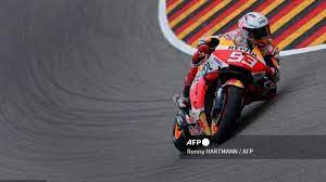 Lanjut ke kelas moto2 pedro acosta yang merupakan pemimpin klasemen sementara sepertinya akan absen di seri assen, walaupun ikut kualifikasi sayangnya mengalami crash yang mengakibatkan cedera punggung. Szv0zrp89oaiom