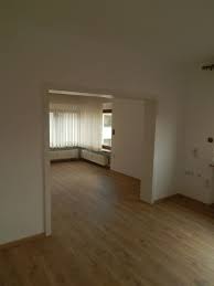 In diesem 1979 erbauten mehrfamilienhaus befinden sich 3 wohneinheiten. 4 Zimmer Wohnung Zu Vermieten Karlicher Str 28 56218 Mulheim Karlich Mayen Koblenz Kreis Mapio Net
