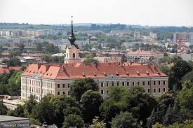 W tym roku ze sporym opóźnieniem ale z dnia na dzień gości jest coraz więcej. Prezydent Ferenc Da 20 Mln Zl Zeby Przejac Zamek Lubomirskich Rozwaza To