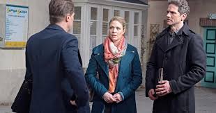 Von oben herab macht gregor ihr klar, dass sie nur nicht verkaufen will, weil sie ausser dem hotel nichts mehr in ihrem leben hat. Auf Den Leim Gegangen Rote Rosen Ard Das Erste