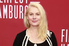 Actor who is best known for his roles on german television, namely robin detjen on rote rosen and paul wiedmann on gute zeiten, schlechte zeiten. Rote Rosen Star Maike Bollow Erfahrt Erst Monate Spater Vom Tod Ihrer Mutter Gala De