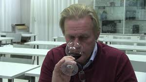 Asiantuntijavinkkejä kuivien valkoisten viinien valitsemiseen (video)