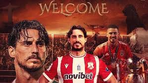 Gabigol deixa 'isolamento' e curte festa na casa de Romário