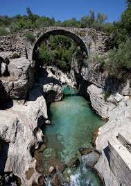 Bitki örtüsü, yaban hayatı çeşitliliği ve arkeolojik. Koprulu Kanyon Manavgat Antalya Koprulu Kanyon Isparta Nin Sutculer Ilcesinde Baslayan Ve Antalya Da Denize Dokulen Rafting Yapmaya Uygun Bir Kopruca Turkei