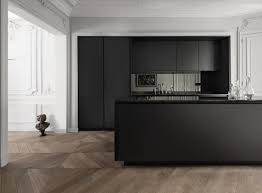 Siematic Pure S2 A Realm Of Contrasts Is Created By The Owners Of This Generous Apartment In An Older Building In Siematic Kuche Kuchen Design Kuche Schwarz