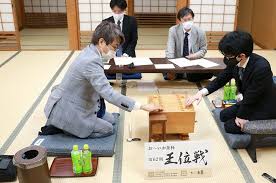 He is the current holder of the kisei and ōi titles. 2niycuultjhmsm