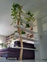 20 Facons D Utiliser Des Troncs D Arbre Pour Decorer Dans La Maison En 2020 Etagere Bois Flotte Etagere Bois Mur De Bibliotheque